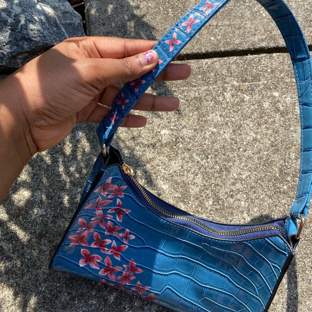 Hand-Painted OOAK Croc Embossed shoulder bag - Picture 4 of 5